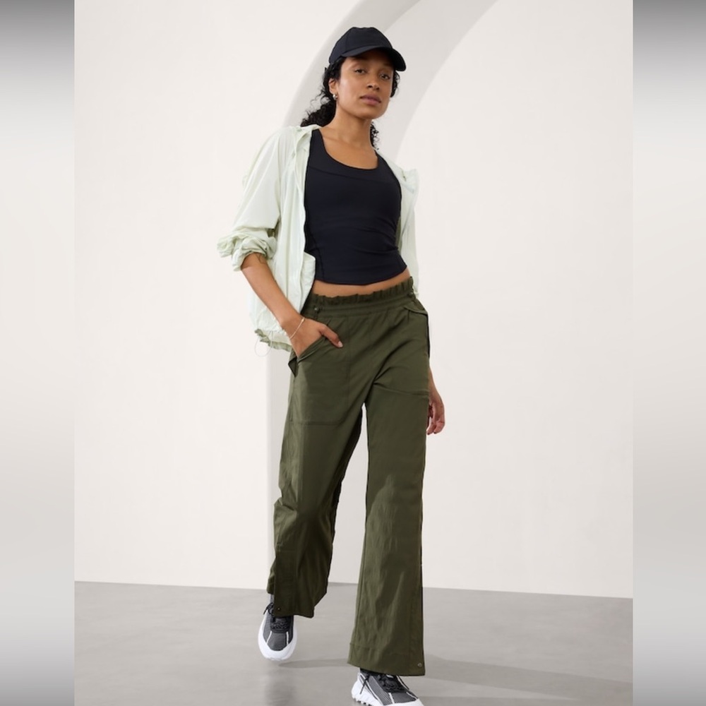 NWT Athleta TREKKIE HIGH RISE PARACHUTE PANT / Aspen Olive